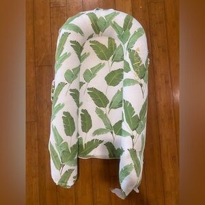 Doc a tot deluxe with tropical leaf green cover good to excellent condition